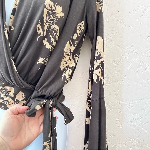 FREE PEOPLE Bell Sleeve Wrap Top Waist Tie Brown Cream Flowy Blouse Size XS - Picture 6 of 12